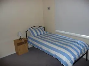 31 Riverside Drive - Image 3