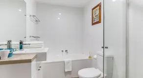 Spacious & Modern Townhouse in Asquith - Image 2