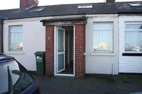 2 Bed House Beside Arena Venue - Image 2