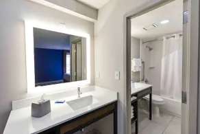 Holiday Inn Express Nashville Downtown - Image 5