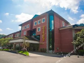 Badeng Hot Spring Hotel - Image 4