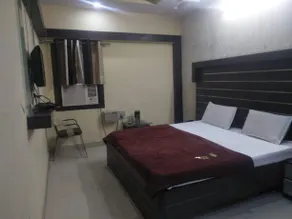Hotel Samrat - Image 1