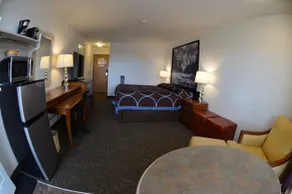 Super 8 by Wyndham Taber AB - Image 3
