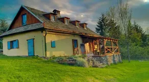 Nebo nad Stiavnicou - carovna chalupa so zahradou - Image 5