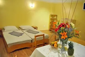 Mirbach Apartments - Image 3
