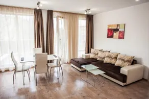 Central Park Apartments - Image 5