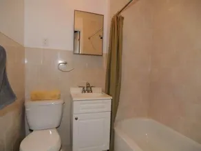 Uptown Deluxe Apartments - Image 3