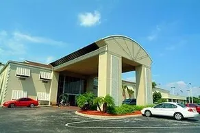 Econo Lodge Conference Center - Image 3