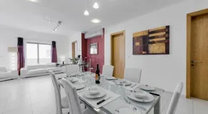 Apartment With Shared Pool - Image 4