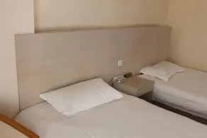 Shanghai Huagong Hotel - Image 5