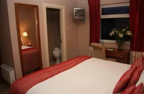 Lake Lodge Guesthouse - Image 4