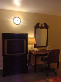 Economy Inn Granite City - Image 4
