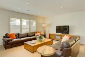 The Newington Lake House - Image 3