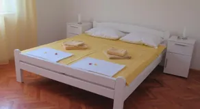 Lumbrela Apartments - Image 2
