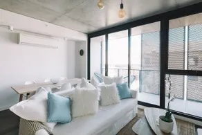 Designer Apartment - 5 min to CBD St Kilda and Albert Park - Image 1