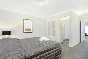 Castle Hill Self-Contained Modern Four-Bedroom House 128 HAR - Image 4
