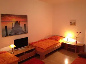 Moderne-Ferienwohnung-in-ruhiger-zentraler-Lage-am-Park - Image 4