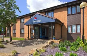 Travelodge Towcester Silverstone - Image 4