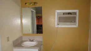 Holiday Motel - Image 5