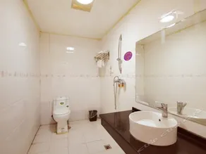 Runfa Hotel - Image 4