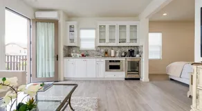 Private suite own entrance&kitchen - Image 5