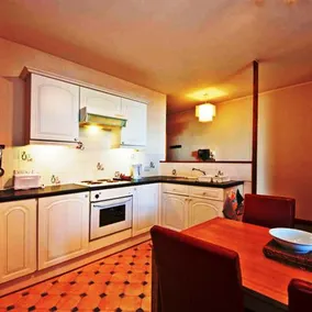 Burley Court Apartments - Image 5