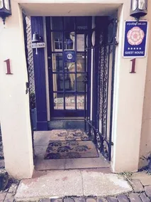 The Captains Quarters - Image 2