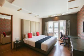 Hotel Durgada Siri By OYO Rooms - Image 1