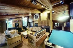 Whistler Lodge Hostel - Image 5