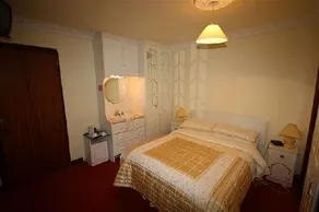 Lynolan House - Image 3