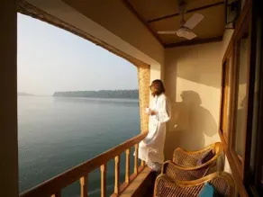 The Lotus - Houseboat - Image 3