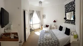 No 33 Bed & Breakfast - Image 5
