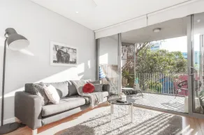 Lightfilled Apartment in the heart of Surry Hills - Image 1