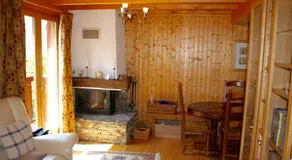 Chalet Music Box - Image 3