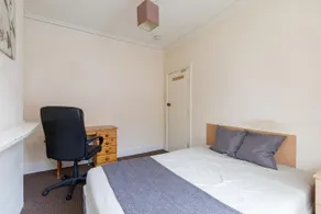 Birmingham Guest House 09 - Image 5