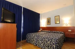 Hostal Eras de Santa Bárbara - Image 4