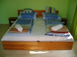 Pipacs Apartmanhaz Balatonboglar - Image 4