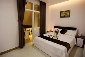 Rose Hotel - Image 4