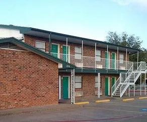 Trade Winds Motel - Image 1