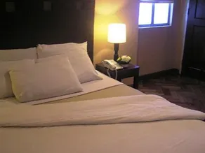 Bloomfield Hotel - Image 4