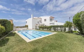Free Spirit House Cascais - Surf & Yoga Retreats - Image 1