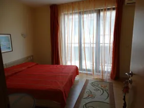 Guest House Red - Image 3