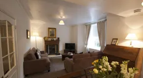 Allan Stream Apartment - Image 4