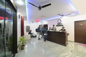 Hotel Raj Paradise by WB Inn - Image 3
