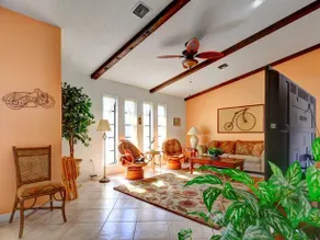 Circle Drive Home by Vacation Rental Pros - Image 5