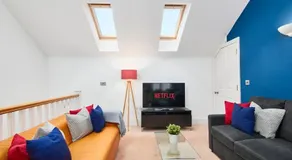 Boutique Bath Apartment Free Parking - Image 4