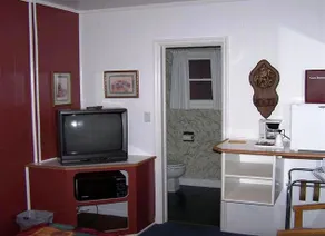 Colonial Motel - Image 3