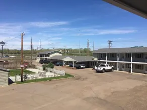 Colonial Motel And RV Park - Image 4