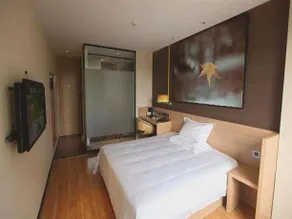 IU Hotel Shijiazhuang Shifu Street - Image 3