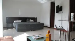 Blux Apartamentos Medellin - Image 4